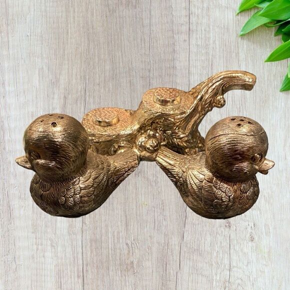 Vintage Enesco Birds Sitting in A Tree Base Salt And Pepper Shaker Set - Picture 2 of 10